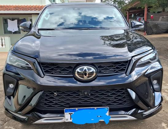 TOYOTA HILUX SW4 2.8 D-4D TURBO DIESEL SRX PLATINUM 7L 4X4 AUTOMÁTICO
